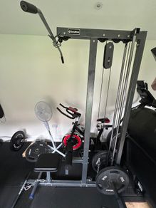 Lat pulldown / low row (Bodymax CF660)