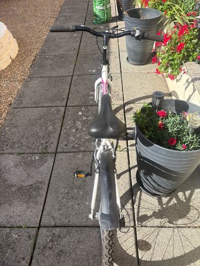 girls bike barely used. 6 speed , immaculate condition.