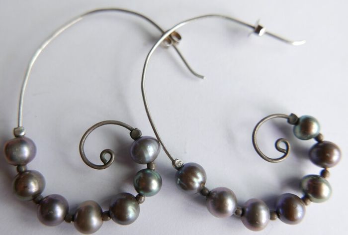 Vintage 925 Sterling Silver and dark pearl swirl earrings