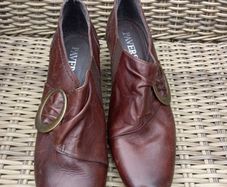 PAVERS brown leather shoes.