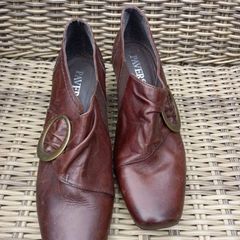 PAVERS brown leather shoes.