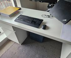 White desk (IKEA Malm)