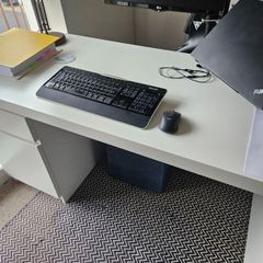White desk (IKEA Malm)