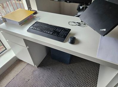White desk (IKEA Malm)