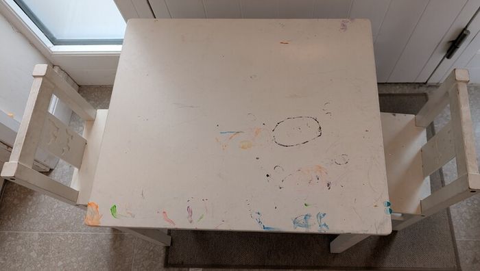 Kids table and chairs