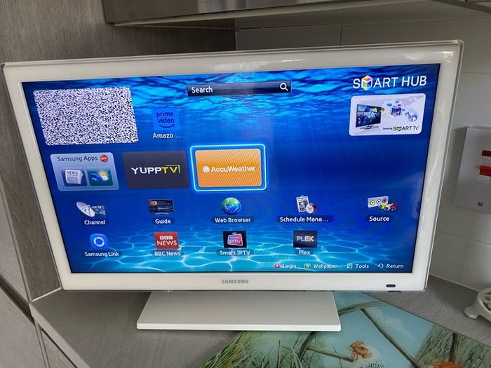 White Smart TV Samsung
