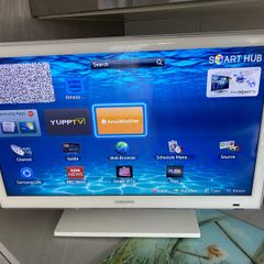 White Smart TV Samsung