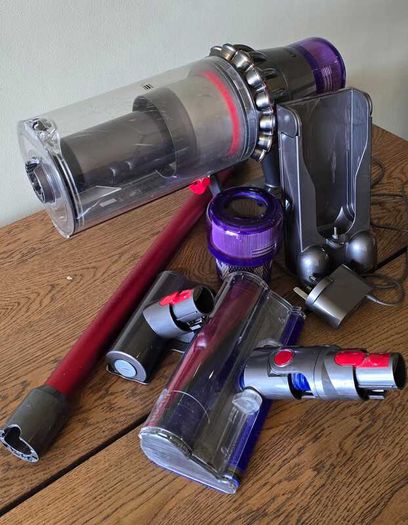 Dyson V11 Outsize Cordless Vacuum + Extra Filter