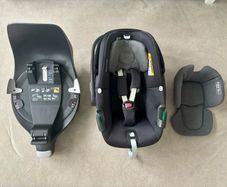 Maxi Cosi Pebble 360 Car Seat and Base