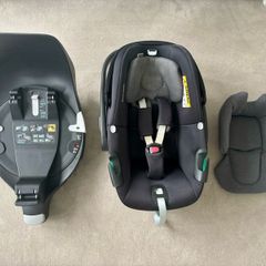 Maxi Cosi Pebble 360 Car Seat and Base