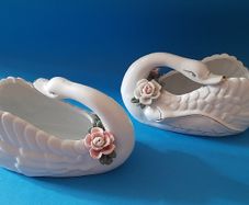 Swans planters