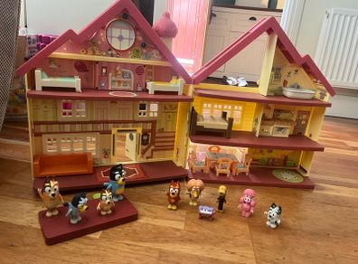 Bluey's Ultimate Lights & Sounds Play House Playset