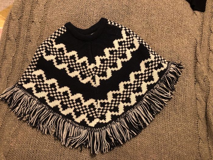Poncho 5-6 years old Like new