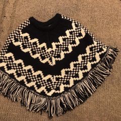 Poncho 5-6 years old Like new