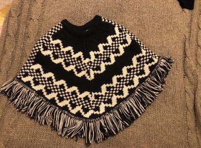 Poncho 5-6 years old Like new
