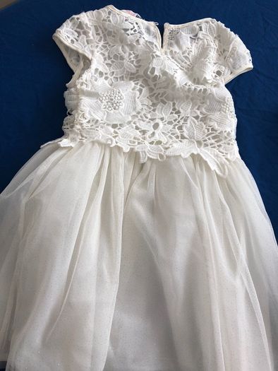 Beautiful cream dress size: 6/7yrs from H&M