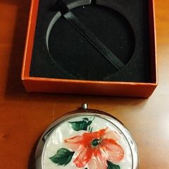 compact mirror