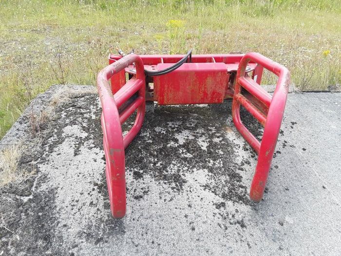 Nugent soft hands bale lifter