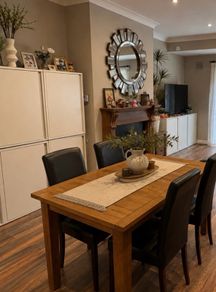 High Quality Solid Oak Extending Dining Table