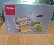 Pasta maker / machine