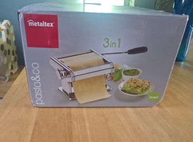 Pasta maker / machine