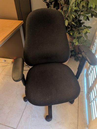 Desk/table and chair