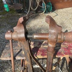 Vintage leg vise