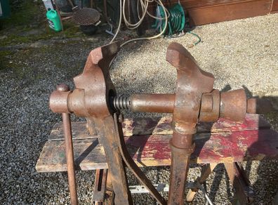 Vintage leg vise