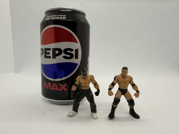 wwe Micro Batista & Rey mysterio action figures