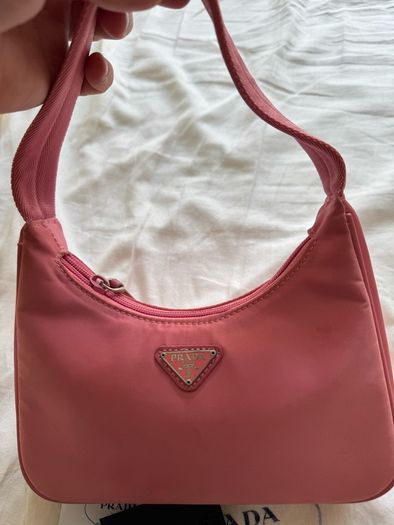 Prada re-edition 2000 mini bag pink