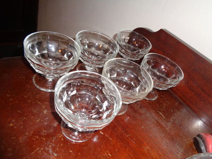 Vintage Stemmed Glass Sundae Bowls x 6 for Sale