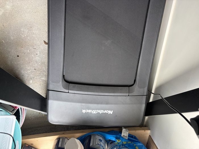 Nordic track T series 10 treadmill. Used excellent condition