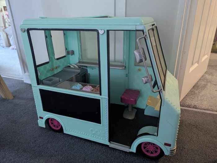 Generation Doll Ice Cream Van