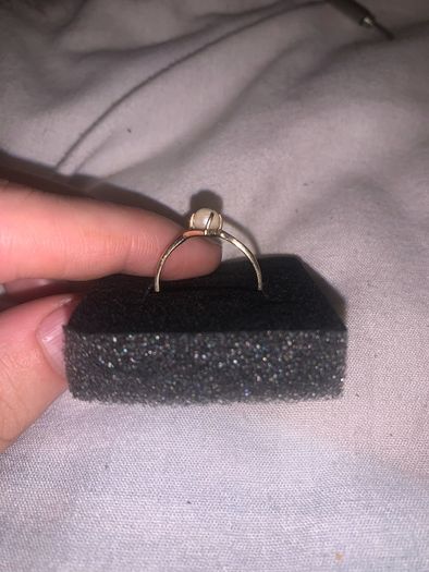 Pearl 9ct gold ring