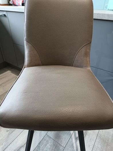 bar stool