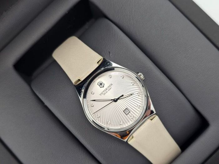 Swiss Made Victorinox Quartz Swiss Watch Lady's
