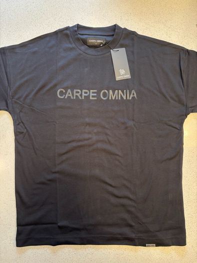 Carpe Omnia Bold Logo T-Shirt Black - Size Small