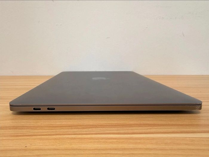 Apple MacBook Pro 13' 2019 i5 16GB RAM 512GB SSD A1989 Space Grey + Charger