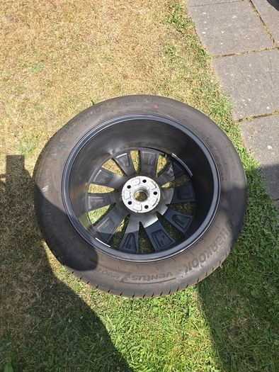 skoda  kodiak alloy wheel.l.no scratch,  no damaged.tyre perfect 95%