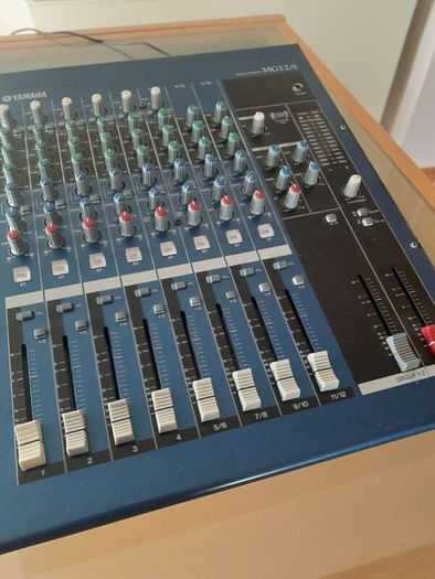 Yamaha MG12/4 mixing console