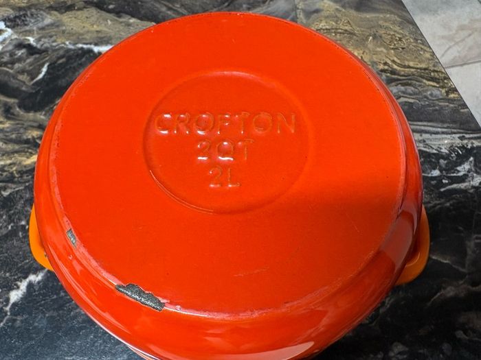 2L Cast Iron Dutch Oven With Lid