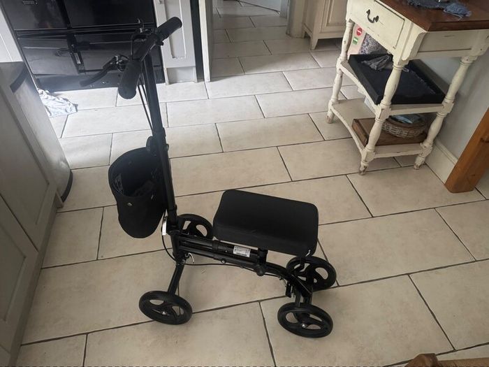 Knee scooter