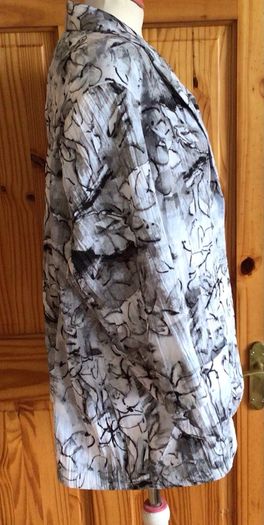 Ladies Gina.G lightweight blazer Eu 52 Uk 26 includes postage