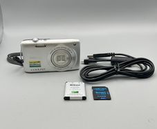 Nikon Coolpix S3300 16MP Digital Camera Silver - Full Kit