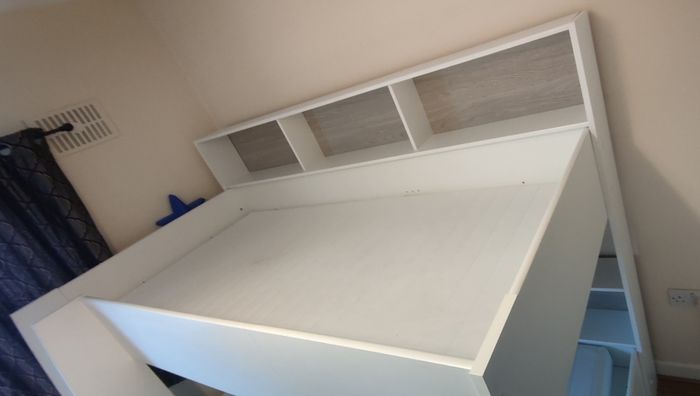 Bunk bed with two mattresses
