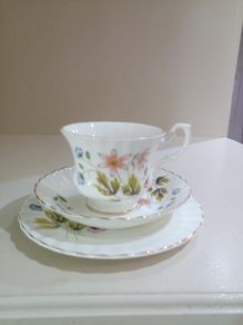 Tea Trio / Set Richmond Bone China