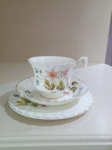 Tea Trio / Set Richmond Bone China