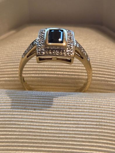 9ct Gold and Sapphire Ring