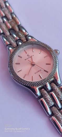 ladies watch swing quartz ,working prefect,,price includes post to anywhere in Ireland thank you, see pictures for condition, used
