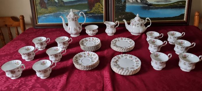 92 Pc. Royal Albert Winsome Bone China Gold Gilt Dinner, Coffee And Tea Service / Set For 12 Person Setting Made In England